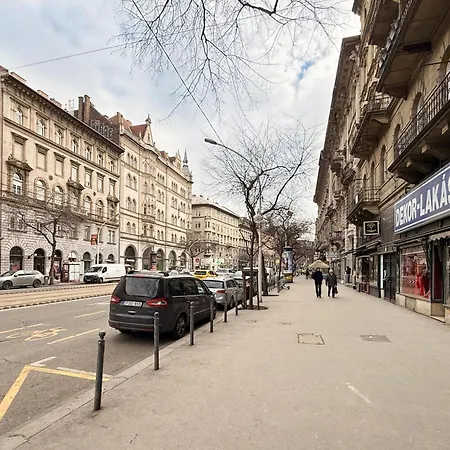 - Cozy - Easy * Budapest